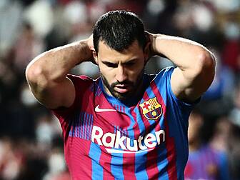 Sergio Aguero announces his re...